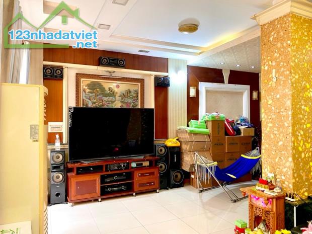 🏠🏠🏠 NHÀ 3 TẦNG HẺM LỚN NHƯ ĐƯỜNG. PHAN VĂN TRỊ . P 7 .GV ...112M ...💸💸💸 17.5 TỶ  + N - 1