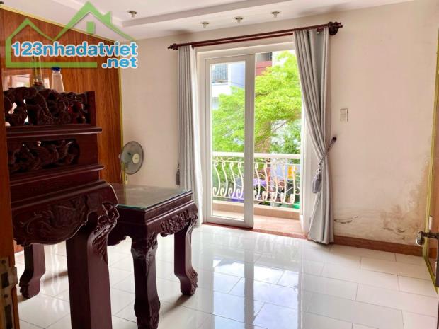 🏠🏠🏠 NHÀ 3 TẦNG HẺM LỚN NHƯ ĐƯỜNG. PHAN VĂN TRỊ . P 7 .GV ...112M ...💸💸💸 17.5 TỶ  + N - 4