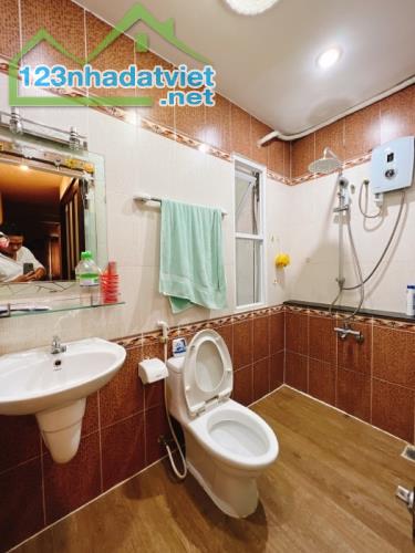 MẶT TIỀN  ĐƯỜNG SỐ VĨNH HỘI 
NGANG 3,5 DÀI 13 M ĐÚC MỚI 3 TẤM Q4 - 3