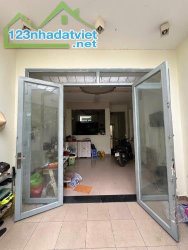 Cho thuê nhà 1 trệt 1 lầu hẻm xe hơi số 25/5 đường 26-3 P.BHH Bình Tân - 2