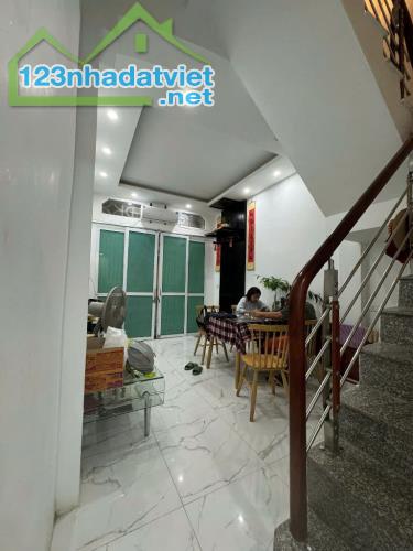 Cho thuê nhà Văn Chương 30m2 x 3 tầng, 3 ngủ, 12 Triệu