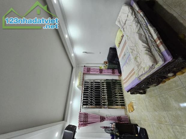 ÔTÔ ĐỖ CỬA_VỊ TRÍ ĐẸP_THANH AM_LONG BIÊN. DT: 56m².   4 tầng.   Giá: 6,9tỷ - 3