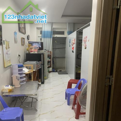 Bán nhà riêng tại đường Tây Hòa, Quận 9 _ Chỉ có 4 ti---_ 2 tầng 2 pn _ 70 m2 ( 7 x 10 )_