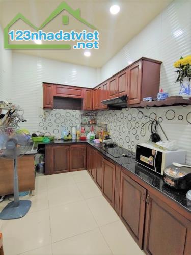 Nhà MTKD Phước Bình, 2 Tầng, ngang 4.5m, gần Global city, nhỉnh 4.5 tỷ - 1