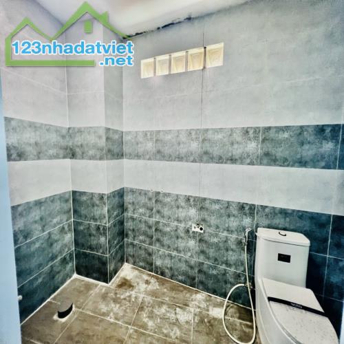 Bán nhà mặt phố chỉ có 2 ty…N…NN _ 2 tầng 2 pn 2 wc _ 89 mét ra đến Đường Tây Hòa, Phường - 4