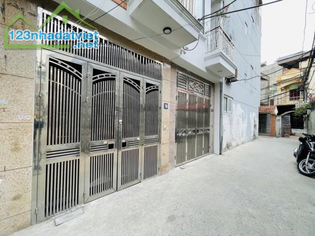 Bán nhà P. Đại Từ, HN, DT 38 m2 m2, 4 tầng, giá bán 6.7 tỷ 🔥Mô tả: ☀️ Nhà thoáng, xe ba g