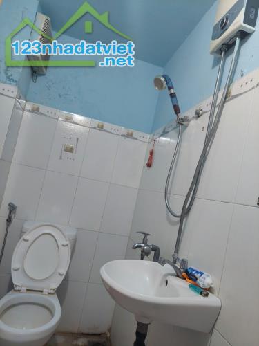 ♪ Nhà kiệt 3m thẳng ra Lê Độ, 69m2, kẹp cống, MT hơn 8m, 2 căn nhà riêng, 2.6 tỷ - 4