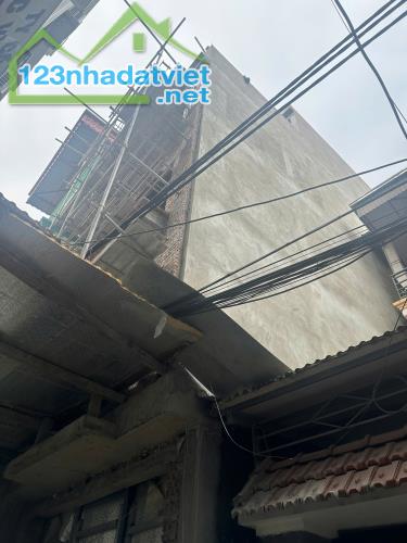 Nhà mới thang máy kinh doanh-gara 7 chỗ-52m2*5T*13.5 tỷ ngay Làng Lụa