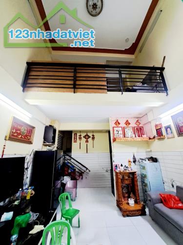 Bán nhà Bình Tân, đường Lê Đình Cẩn, 40m2, 3 lầu, hẻm xe hơi, chỉ nhỉnh 4 tỷ