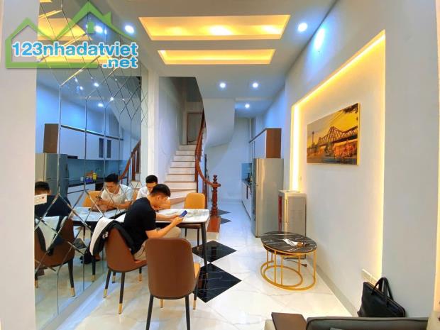 Nhà Nguyễn Khánh Toàn 30m2 - 5 Tầng - Siêu Hiếm - Phố Vip Tại Hà Nội - Nhà Ở Sướng - Nhà - 3