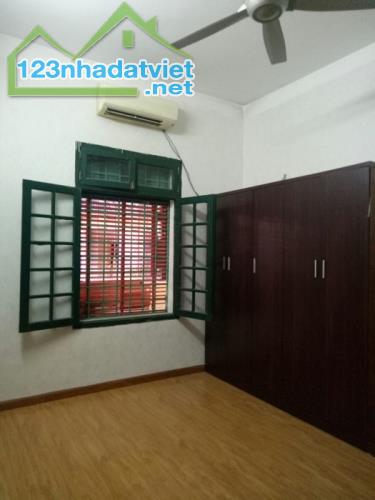 Bán nhà tập thể, Giải Phóng, giá đẹp, dtsd 90m2, 3 tỷ 2