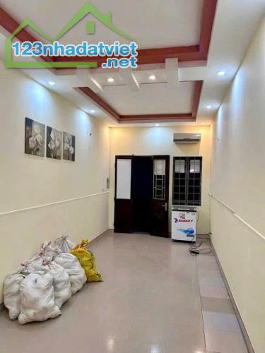 Cho thuê nhà ngõ 243 Tam Trinh, 60m2, 2.5 tầng, 3 ngủ, chỉ 8.5tr - 2