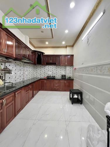 🏠 CHỦ XOẮN BÁN GẤP NHÀ TÂN PHÚ - 3 TẦNG - 90M2(4.2×20) NỞ HẬU - 2