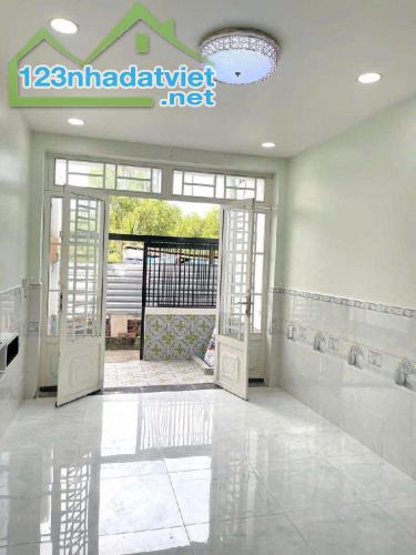 NHÀ ĐẸP GIÁ RẺ DT KHỦNG 41.7m2 SỔ HỒNG VUÔN VỨC , NHỈNH 2 TỶ