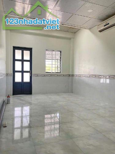 NHÀ ĐẸP GIÁ RẺ DT KHỦNG 41.7m2 SỔ HỒNG VUÔN VỨC , NHỈNH 2 TỶ - 2