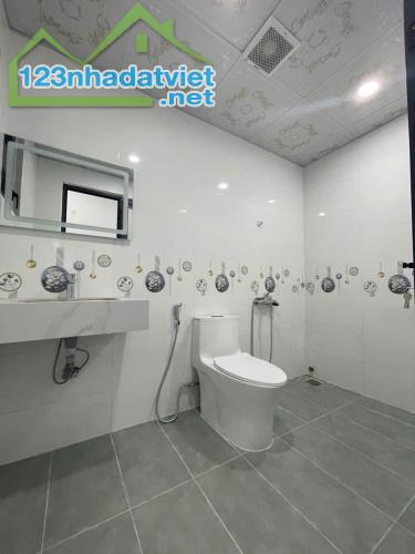 NHÀ MẶT TIỀN KINH DOANH TÔN ĐỨC THẮNG, 96M2, NGANG 6M, GIÁ CHỈ 4 TỶ 550 - 5