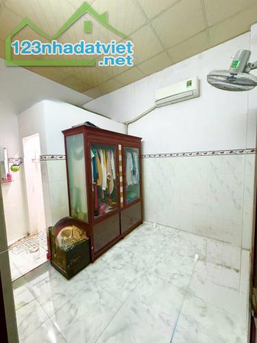 NHÀ BÁN TÂN HOÀ ĐÔNG - 3 TẤM - 4,85 🧄- DT 4x16 - HẺM XE TẢI - BÌNH TRỊ ĐÔNG Mô tả  👉DT: - 4