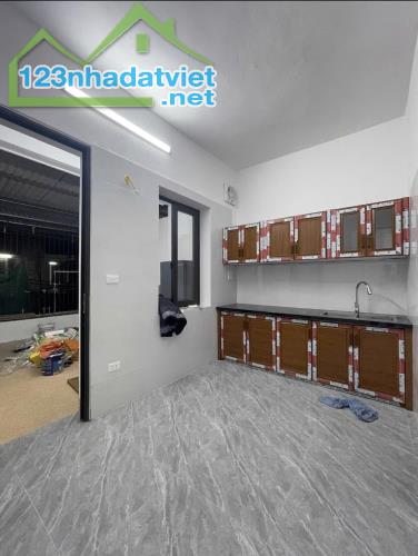 Cho thuê căn hộ tập thể tầng 2 Tam Trinh, 75m2, 3 ngủ, 8.5tr