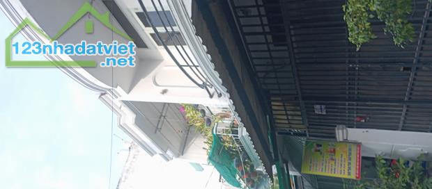 Gần Lê Văn Quới - Bình Tân -64m2(4x16) -Chỉ hơn 4Tỷ. * Nhà 2 mặt hẻm ,Xe tải thông  + Nhà - 3
