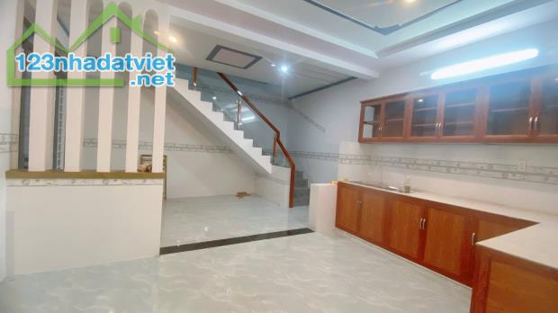 🏠🏠🏠Cần bán căn nhà 1 trệt 1 lầu phường hiệp hòa xây dựng kiên cố đường xe hơi DT: 10x10 - 1