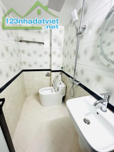 NHÀ ĐẸP NAM DƯ 36m²x5 TẦNG FUII NỘI THẤT,NHIỀU TIỆN ÍCH XUNG QUANH Ô TÔ ĐỖ CỬA Giá 5 tỷ - 4