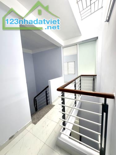 NHÀ 3 TẦNG, MỚI ĐẸP Ở NGAY, HẺM XE HƠI VÀO NHÀ, ĐỐI DIỆN VẠN PHÚC CITY, 60m2, CHỈ 6,2 TỶ. - 2