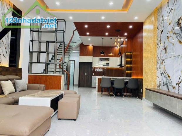 Bán nhà 3t MT Quách Thị Trang- NTP- Hoà Xuân,Cẩm Lệ, giá rẻ