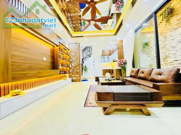 BÁN GẤP NHÀ PHAN KẾ BÍNH PHỐ VIP BA ĐÌNH MỚI KOONG THANG MÁY FULL NỘI THẤT 40M X 7 TẦNG MT - 2