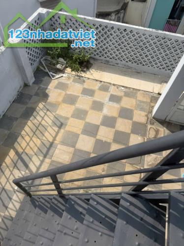 BÌNH THẠNH - GIÁP Q1- 4 X 18(70M2)- 3 PN - ĐANG CHO THUÊ 12TR/THÁNG- GIÁ 5. X TỶ. - 2