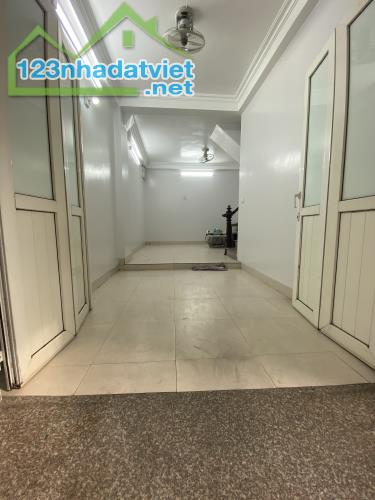 Siêu hiếm - bán nhà Tân Mai 4.5 tầng, 30m2, 5 ngủ, nhỉnh 4 tỷa - 2