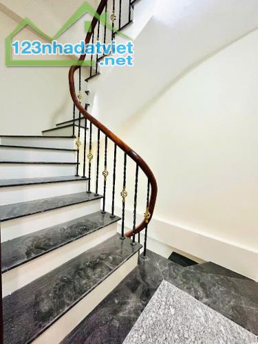 Bán nhà Ngõ 359 Minh Khai - 38m2 x 5 tầng, gần phố, cực thoáng sáng - sổ đỏ nở hậu - 3