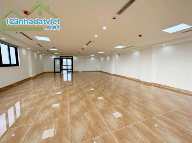 Tòa văn phòng phố Xuân La 120m2, 8T có hầm, MT9.4m vỉa hè 6m kinh doanh QH ổn định