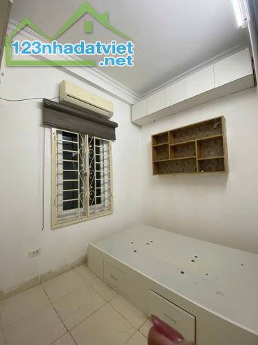 1.35 tỷ có ngay nhà 3 tầng x 15m2 Hoàng Mai, 2 ngủ - 3