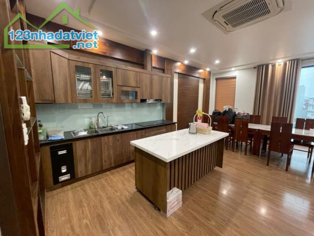 BÁN NHÀ MẶT PHỐ LÔ GÓC 3 THOÁNG 24 TỶ 55m 7 TẦNG MT 5,4m Ô TÔ TRÁNH ĐÔNG QUAN CẦU GIẤY - 1