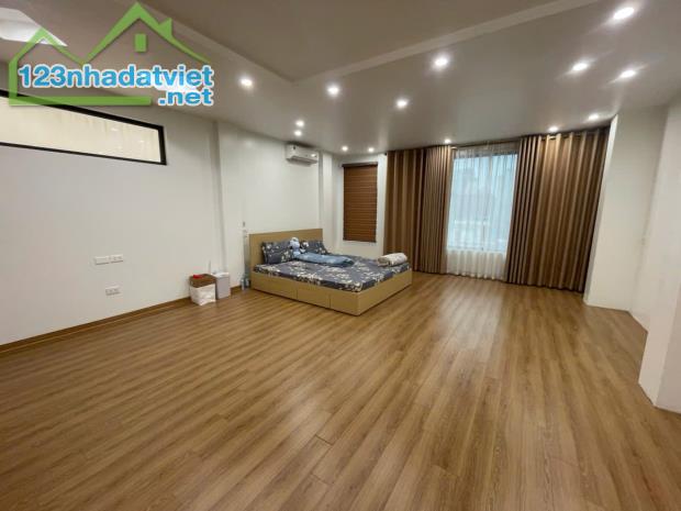 BÁN NHÀ MẶT PHỐ LÔ GÓC 3 THOÁNG 24 TỶ 55m 7 TẦNG MT 5,4m Ô TÔ TRÁNH ĐÔNG QUAN CẦU GIẤY