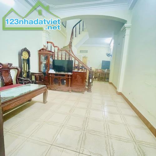 CHO THUÊ NHÀ RIÊNG ĐƯỜNG 19/5 - KĐT VĂN QUÁN, 40M2, 3 NGỦ, FULL ĐỒ, 11 TRIỆU/THÁNG