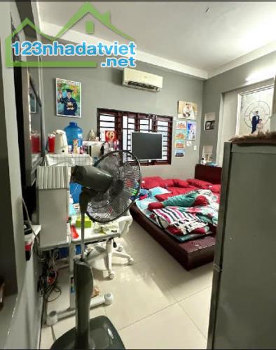 SIÊU RẺ -NGAY PHÚ THẠNH TÂN PHÚ -79M2(4x20) -HẺM 8M THÔNG NHÀ 3 TẦNG MỚI ĐẸP. CHỈ HƠN 8 TỶ - 2