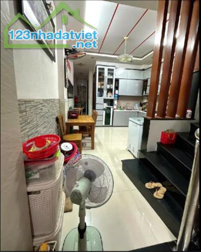 SIÊU RẺ -NGAY PHÚ THẠNH TÂN PHÚ -79M2(4x20) -HẺM 8M THÔNG NHÀ 3 TẦNG MỚI ĐẸP. CHỈ HƠN 8 TỶ - 1