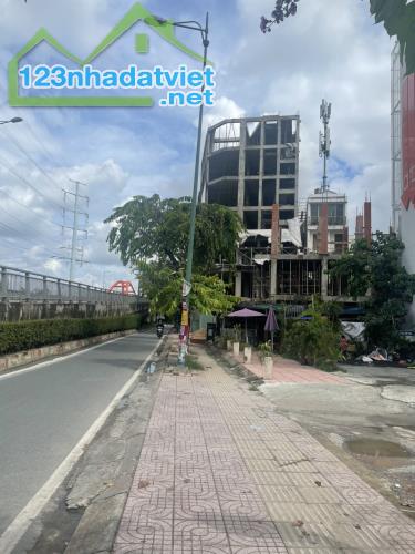 Bán đất mặt tiền Phạm Văn Đồng, P.13, Bình Thạnh; 18 x 22, giá 59 tỷ