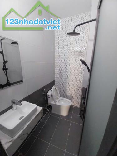 LÊN SÓNG CĂN NHÀ PHỐ RẤT XINH . CHỈ SÁCH VALI VÀO Ở - 5