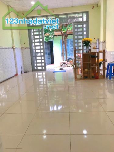 Bán Nhà 2 Tầng Hẻm Xe Hơi 50m2 2PN Gần Ngã Tư Thủ Đức Hiệp Phú Chỉ hơn 3 tỷ Hiếm Có