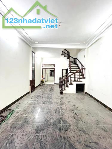 Cần bán gấp nhà phân lô quân đội phố Phùng Chí Kiên 56m2, 4T, ngõ thông, ô tô vào nhà - 1