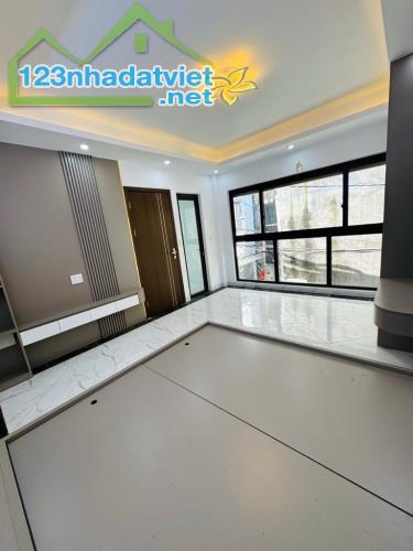 HIẾM_NHÀ ĐẸP_THANG MÁY_PHỐ LỆ MẬT_LONG BIÊN. DT: 37m².  6 tầng.  Giá: 6,95tỷ - 4