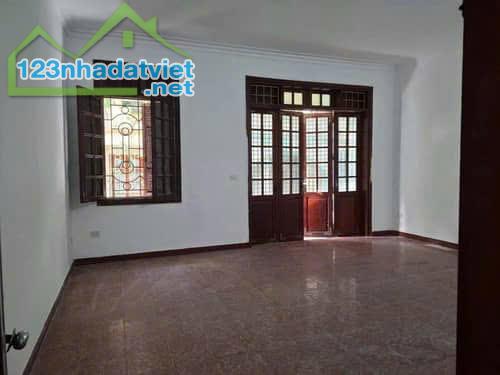Bán nhà Trần Thái tông – Cầu Giấy  – 200m2 – 5 Tầng – Mặt tiền 17m – 17,5 tỷ .