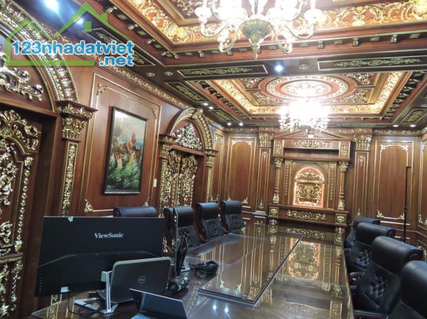Top biệt thự dát vàng độc đáo 8 x 22m 1 hầm 5 lầu tại Thành phố Sài Gòn