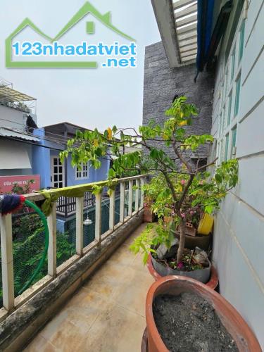 Bán Nhà Bình Thạnh - Hàng Xanh - Nhà 2 Tầng - sát Mặt Tiền - DT: 52m2 - chỉ 4,45 tỷ - 5