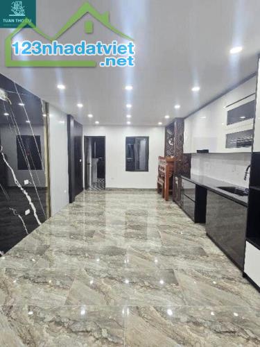 BÁN NHÀ TAM TRINH, GARA Ô TÔ, THANG MÁY, FULL NỘI THẤT ĐẸP, 65M², NHỈNH 13 TỶ - 2