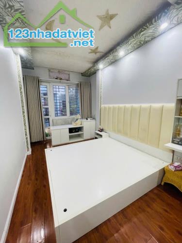 Bán nhà ngõ 147 Tân Mai, Ở Sướng. Nhà ngay gần Mặt phố, không Quy Hoạch 32m2 × 4T. Chỉ 2 - 3