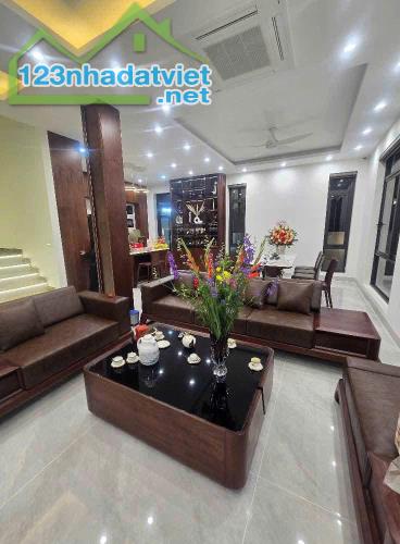 Bán gấp nhà riêng tại đường Cổ Điển. Ô tô đỗ cửa. 4,7tỷ, 36m2, 5tầng
