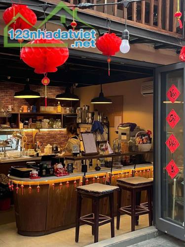 SANG NHƯỢNG QUÁN CAFE TẠI TRẦN HƯNG ĐẠO, HOÀN KIẾM, HÀ NỘI